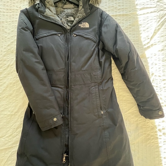 NorthFace parka 9/10 condition - Picture 2 of 2
